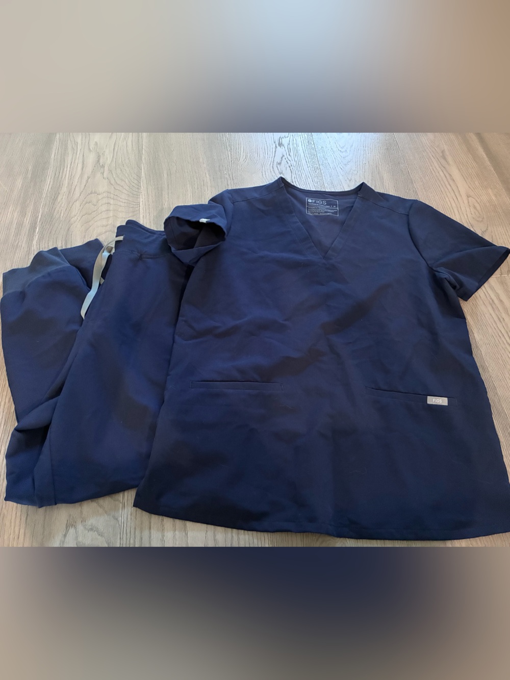Navy Figs Scrub Top - V-Neck SMALL and Matching Jogger Bottoms LARGE